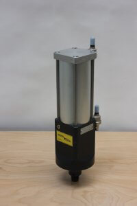 KC10 hydropneumatische krachtcilinder voorzijde
